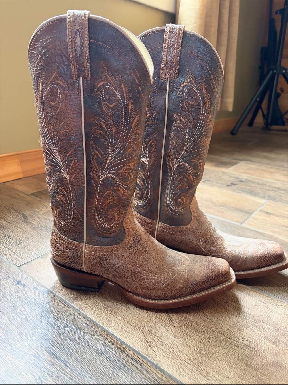 Ariat Women's Western Equestrian Boots 10012801 Brown Leather US 7 B  WORN ONCE